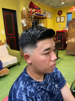 ショート デザインカラー🏝️ 須賀汐音のヘアスタイル