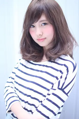 ミディアム カラー パーマ 平松 千枝のヘアスタイル