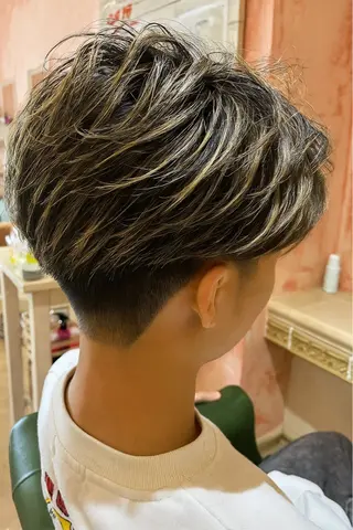 ショート カラー パーマ おおやま たくみのヘアスタイル