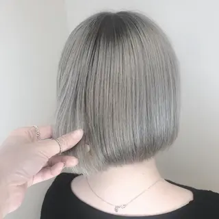 ミディアム カラー ウルフカット／吉村 桃子のヘアスタイル