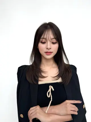 セミロング レイヤーカット/ 顔まわり/アオイのヘアスタイル