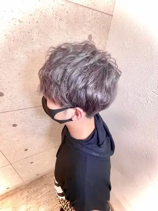 ショート メンズ 韓国風/小顔レイヤー /艶カラーのヘアスタイル