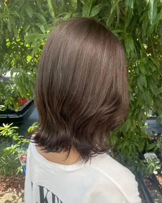 カラー KOKORO 中村 朱里のヘアスタイル