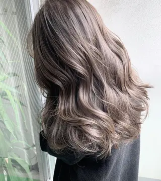 ロング カラー オフホワイトアンドなんば所属・福西 洋斗のヘアスタイル