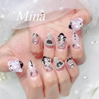 ネイル 🦋 Queenieのネイルデザイン