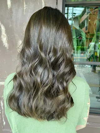 セミロング カラー 川越 輝梨奈のヘアスタイル