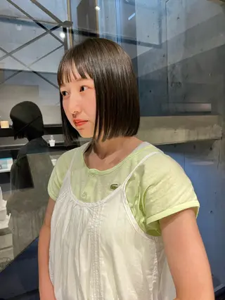 ミディアム カラー NERO 眞下秋歩のヘアスタイル