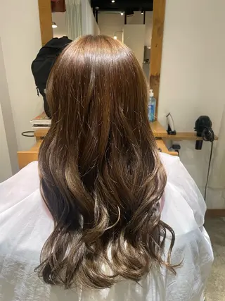 カラー Hiroka / NANAのヘアスタイル