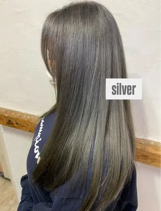 ロング カラー 木村 彩花のヘアスタイル