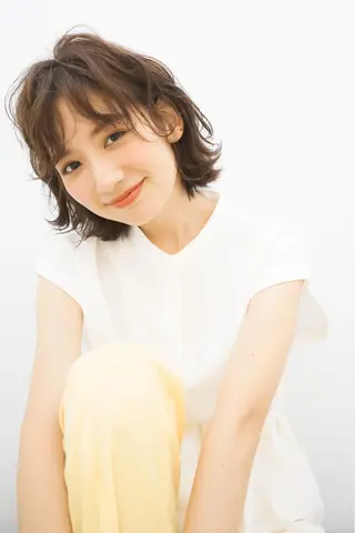 ミディアム Neolive caffのヘアスタイル