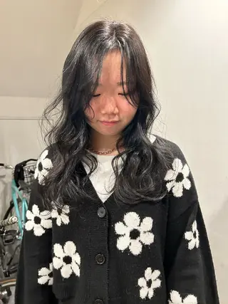 セミロング カラー hen所属・心斎橋/レイヤー/ ブリーチ/モエのヘアスタイル