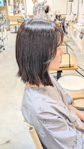 ミディアム 【女性限定】 しおりのヘアスタイル