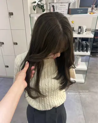 ロング ELENA / 透明感 / 艶カラーのヘアスタイル