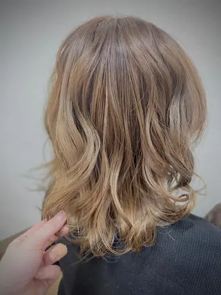 ミディアム カラー 大場 優のヘアスタイル