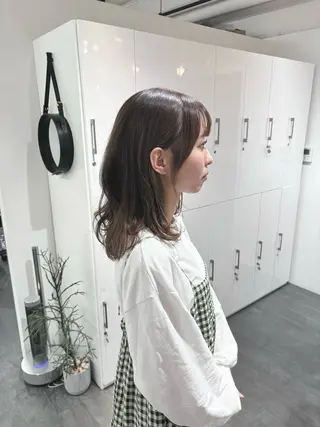 ミディアム 重久 亜美のヘアスタイル