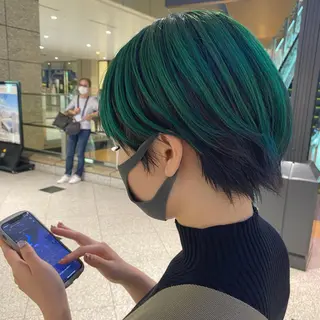 ショート カラー 梅田ハイトーン チダ ヒナノのヘアスタイル