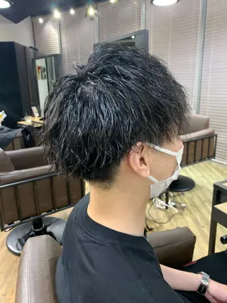 ミディアム メンズ ミルクティーベージュ ブリーチ　店長　清水のヘアスタイル