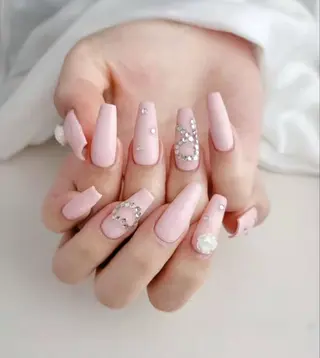 ネイル Lina nail所属・Luna 池袋のネイルデザイン