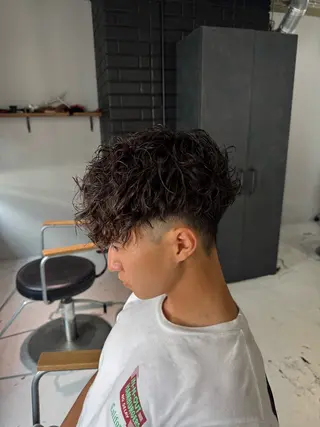 ショート パーマ メンズ men's salon gaudi 高槻店所属・波巻きパーマ/ 曲がる縮毛矯正/川岸のヘアスタイル