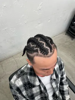 ヘアアレンジ メンズ コーンロウ／ブレイズ SYUのヘアスタイル