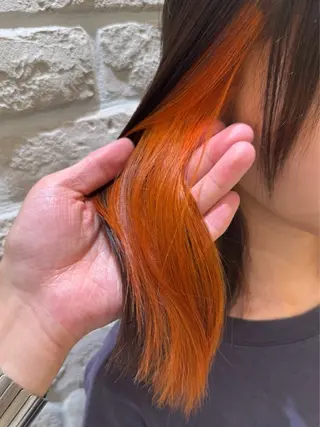 セミロング Notoミルクティー グレージュカラーのヘアスタイル