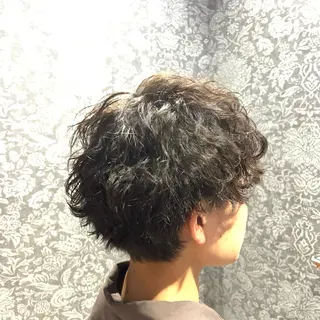 メンズ _WHITE所属・ダウンパーマ 曲がる縮毛矯正のヘアスタイル