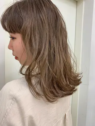 ミディアム カラー 安藤 佑衣のヘアスタイル