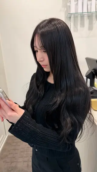 ロング カラー 飯野 咲楽のヘアスタイル
