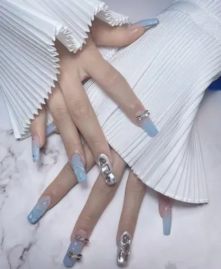 ネイル RAFFINE 月🦋🩵のネイルデザイン