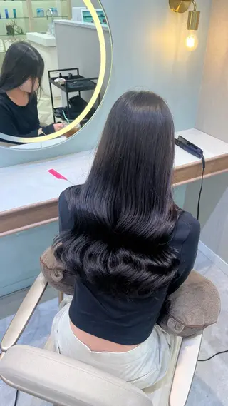 ロング カラー 𝑴𝑰𝑨🎀赤髪 /ピンク/髪質改善のヘアスタイル