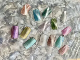 ネイル Mahiru ➰🎀🤍のネイルデザイン