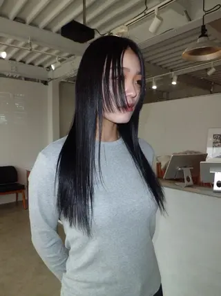 セミロング カラー swag所属・マユウ 豊橋のヘアスタイル