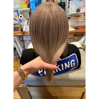 セミロング ハイトーン/ ダブルカラー/透明感のヘアスタイル