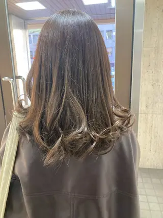 セミロング カラー ヘアアレンジ 🤍たんない みく🖤のヘアスタイル