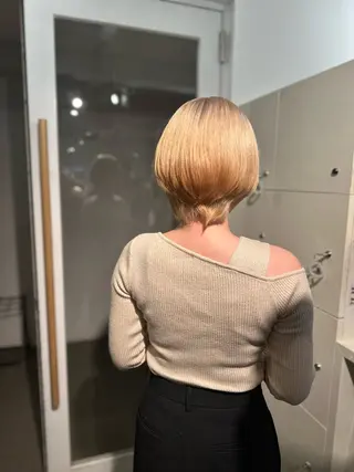 ショート カラー ハイトーンカラー が絶対可愛い✨泰聖✨のヘアスタイル