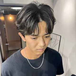 メンズ 表参道フェザーパーマ ニュアンスパーマのヘアスタイル