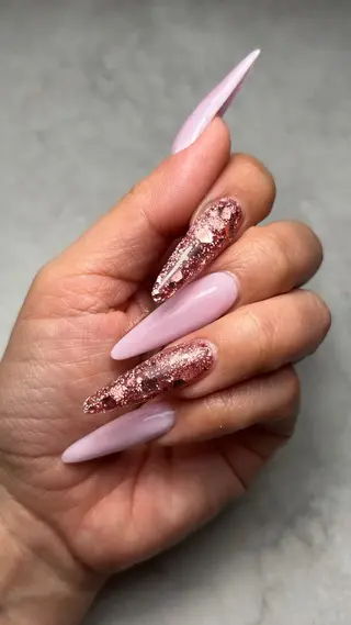 ネイル 関山 志乃のネイルデザイン