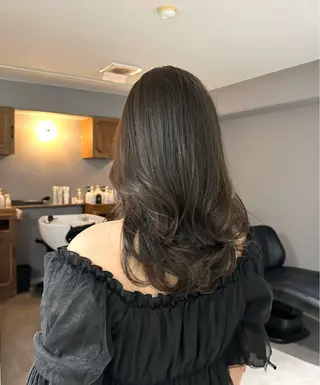 セミロング カラー 山本 菜月のヘアスタイル