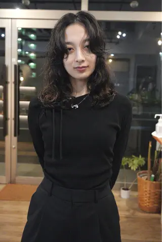 ミディアム パーマ Basis 田口豪司のヘアスタイル