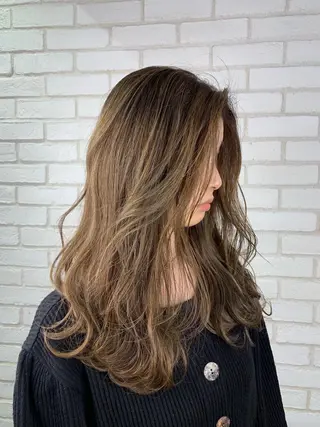 セミロング カラー she2.shinjuku所属・takumi Hのヘアスタイル