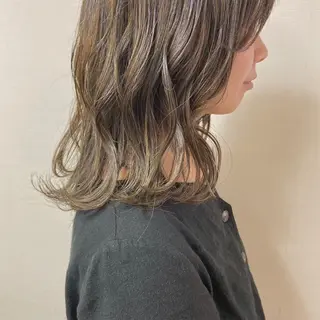 ミディアム 鈴木 志保のヘアスタイル