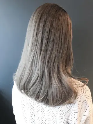 ミディアム カラー BOX mico.のヘアスタイル