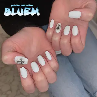 ネイル BLUEM なな🐶のネイルデザイン