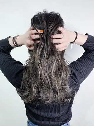 ロング カラー _WHITE 難波本店のヘアスタイル