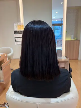 ミディアム 岡 愛梨のヘアスタイル