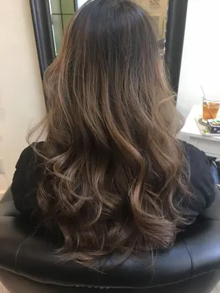 ロング カラー 鶴見 和美のヘアスタイル