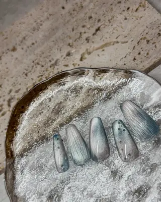 ネイル hazuki🫧 堺筋本町 / 長堀橋のネイルデザイン