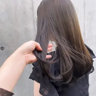 ミディアム カラー カジュアルを女っぽく 𝗮𝘆𝗮𝗰𝗼のヘアスタイル