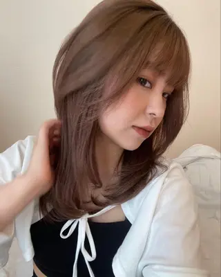 セミロング 銀座／レイヤーカット 🤍内野すみれのヘアスタイル
