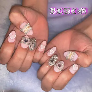 ネイル BLUEM なな🐶のネイルデザイン